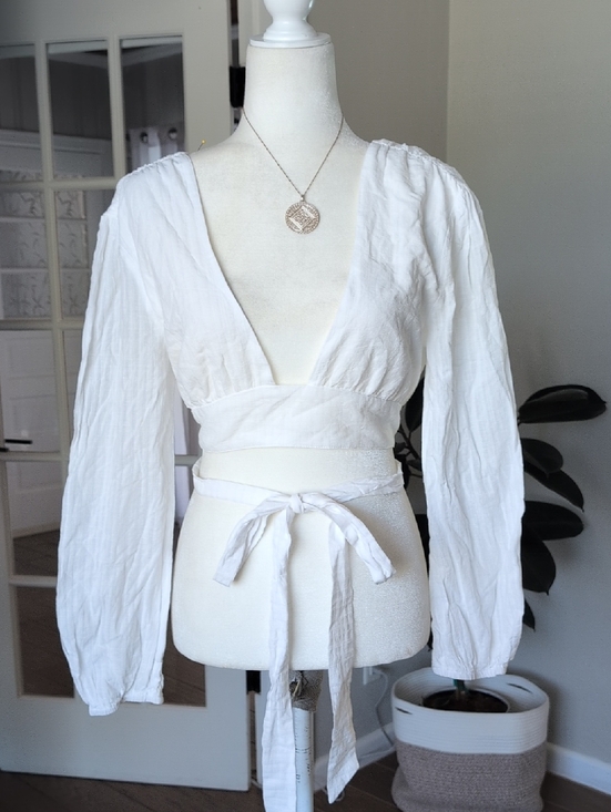 Princess Polly Tops - Princess Polly White Low Plunge Long-Sleeve Wrap Tie Crop Top Size 8